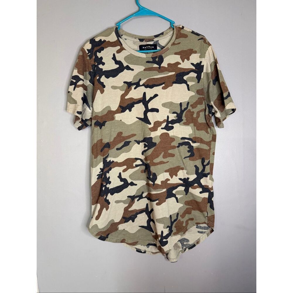 Pacsun Scallop T Shirt Mens M Longer Fit Short Sleeve Camo Green